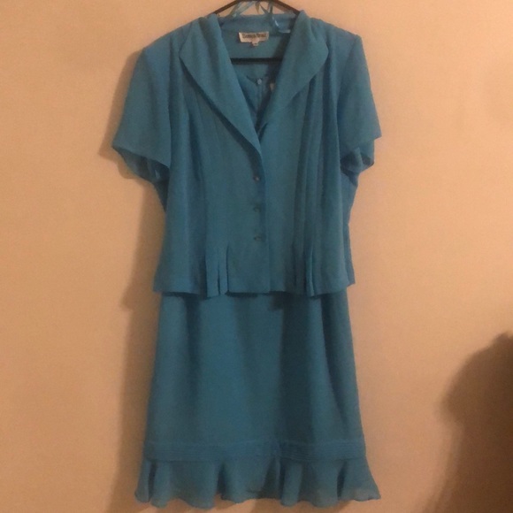 Dress - Picture 2 of 3